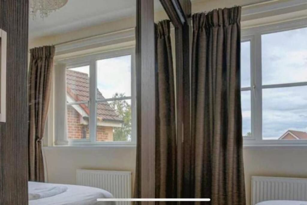 Luxury 4 Bedroom House 맨체스터 외부 사진